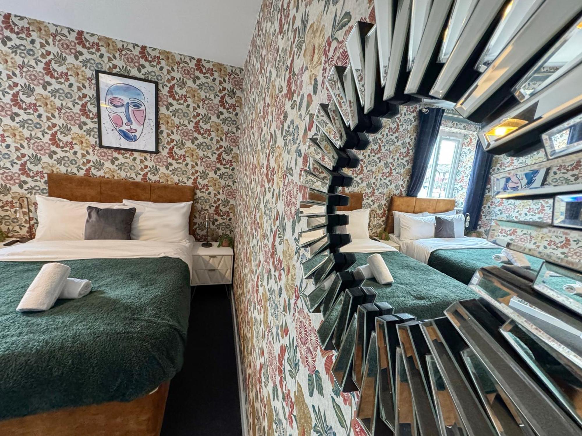 Luxury Boutique Apartments Block Free Street Parking Hounslow Esterno foto